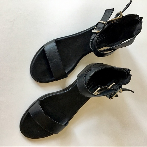 BUNDLED | faux leather buckle sandal | - Picture 4 of 8